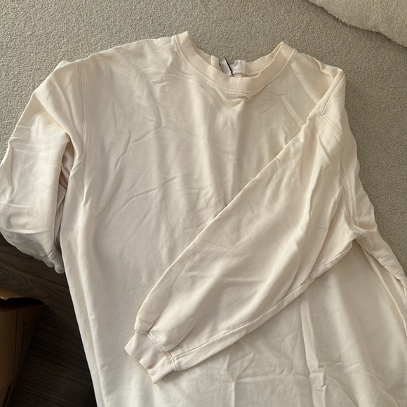 WHITE DRESS LONG SLEEVE - Picture 2 of 2